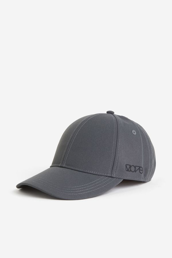 Gorra deportiva repelente al agua