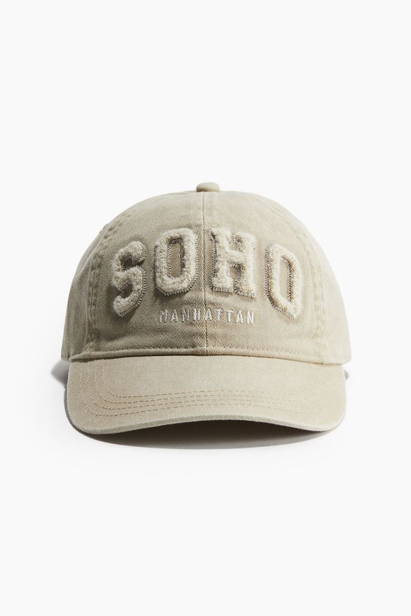 Gorra de sarga con diseño bordado